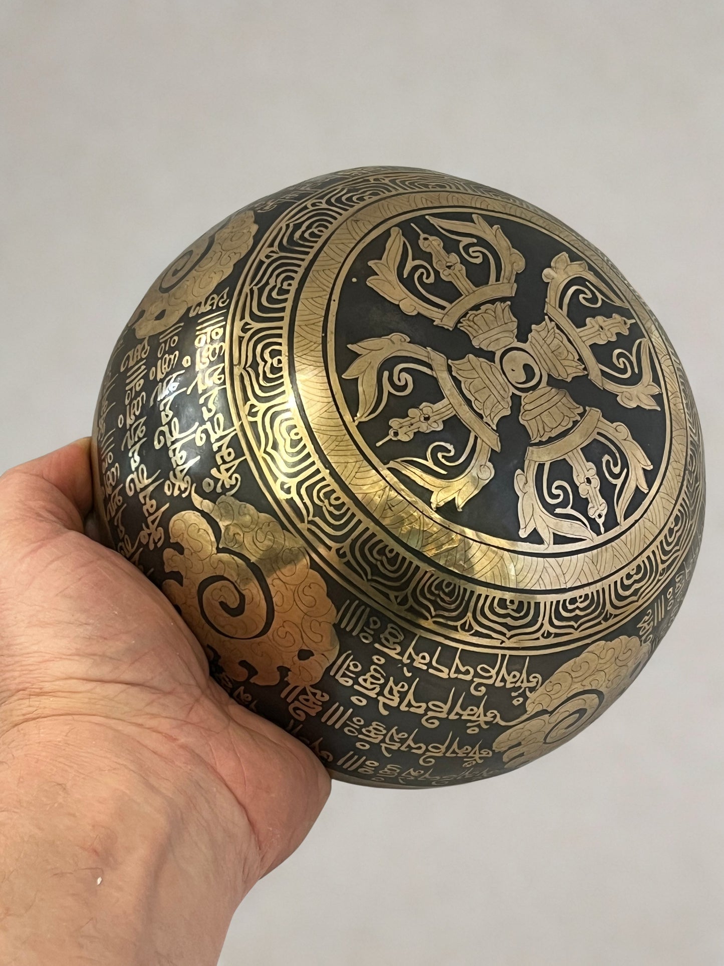 Om Mani Padme Hum Singing Bowl 7"