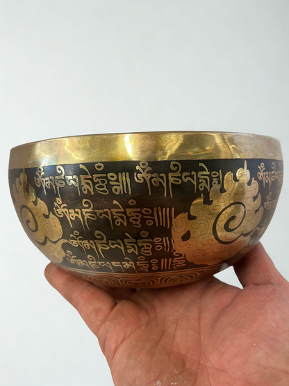 Om Mani Padme Hum Singing Bowl 7"